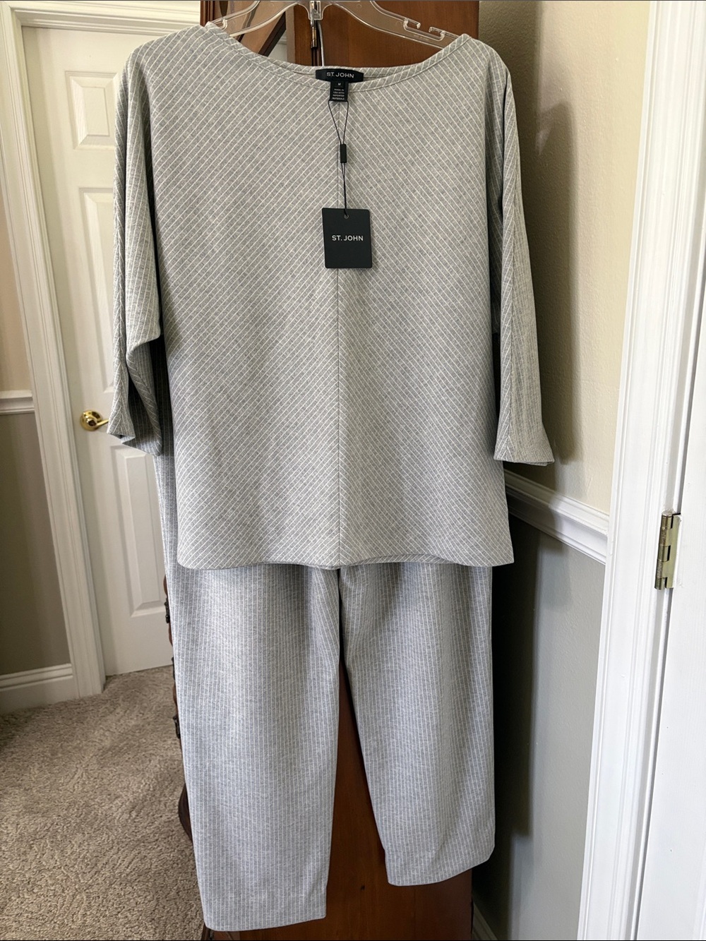 *SET St. John Gray White Striped Soft Dolman Sleeve Top & Pull On Elastic Pants